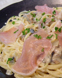 Cheese Cream Spaghetti with Porcino and Cured Ham