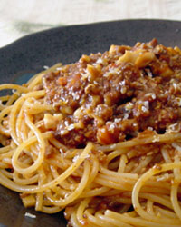 Spaghetti with Meat Sauce and Nuts