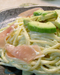 Salada Spaghetti with Wasabi Mayonnaise Sauce and Avocado